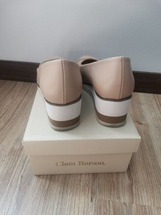 Półbuty na koturnie