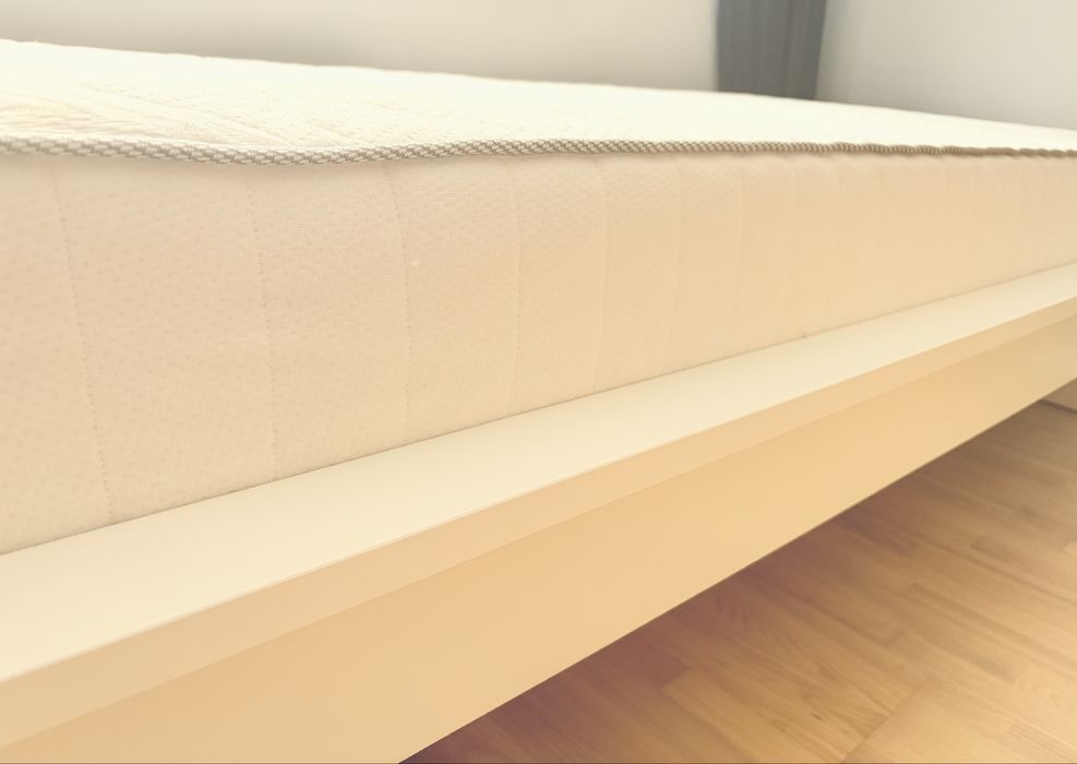 Sprzedam łozko Malm 90x200 z materacem