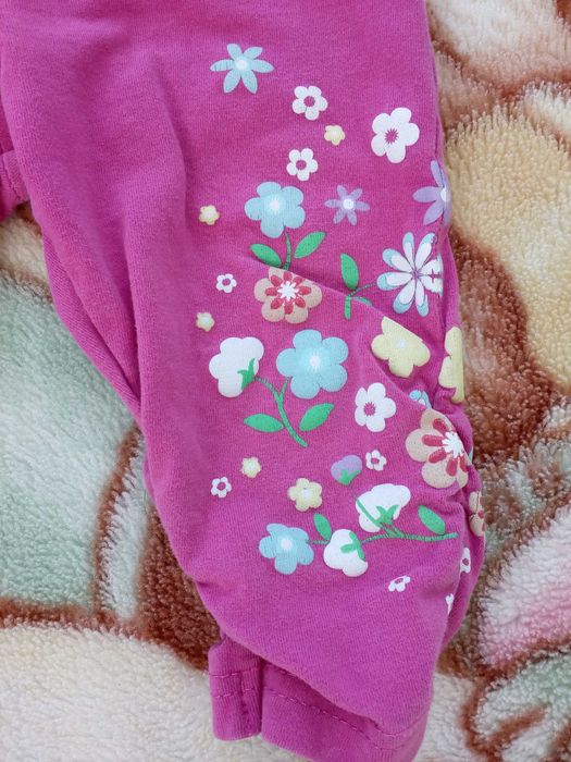 Różowe marszczone legginsy w kwiaty kwiatki KappAhl 74 jak nowe