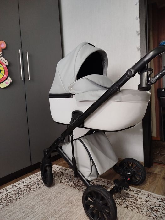 Продам Коляску 2в 1