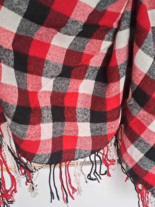 Chusta, szal w kratkę.