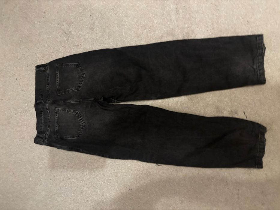 Reserved Czarne baggy jeans z dziurami rozm 28