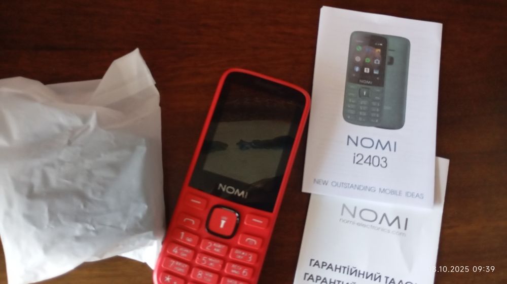 Кнопочний телефон з гарантия  присутня новий тока з магазина