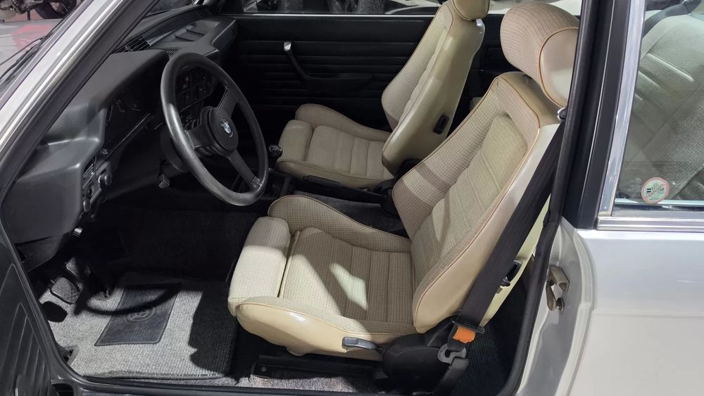 BMW 323