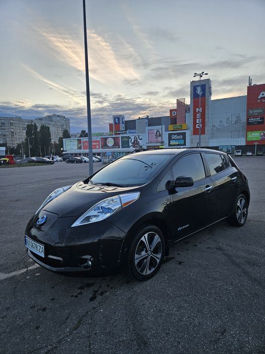 продам автомобіль Ниссан Лиф