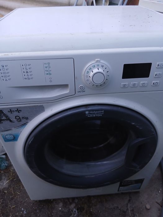 Máquina de lavar roupa Hotpoint Ariston 9kg (WMG 922) – Para peças ou reparação