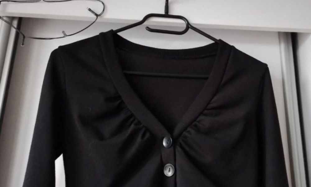 Krótka bluzka damska sweter guziki rozm. S