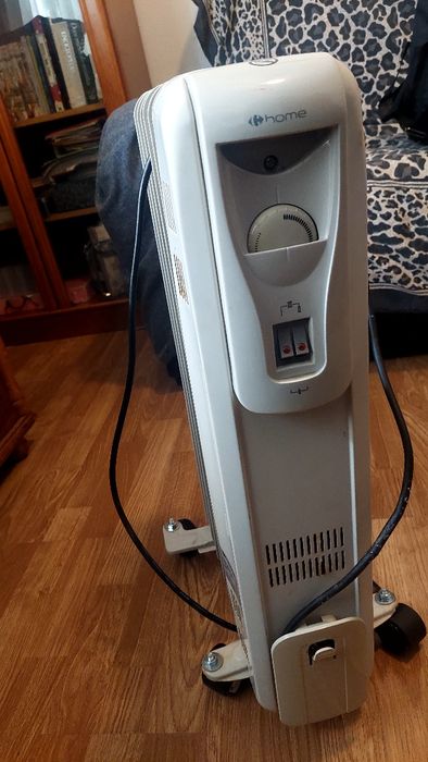 Radiador a óleo dos pequenos a funcionar muito bem