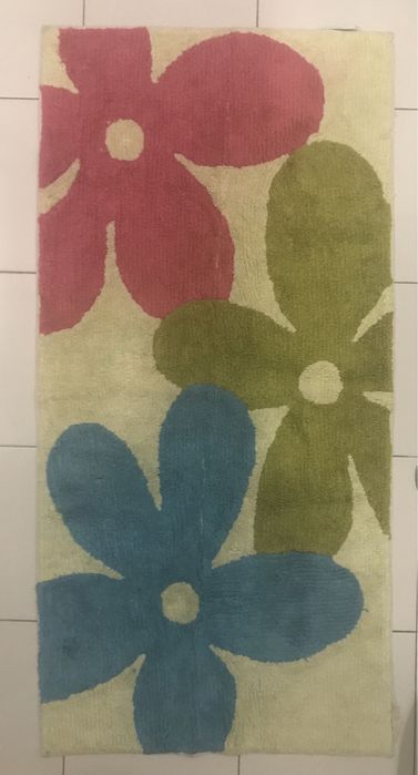 Tapete flores tres cores