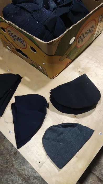 Остатки кроя карманов из трехнитки.