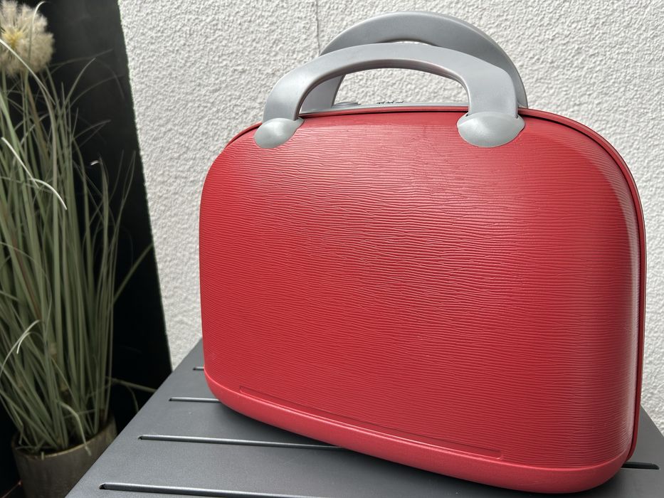 Sprzedam nową kosmetyczkę firmy Bubule. Wyprzedaż starej kolekcji.