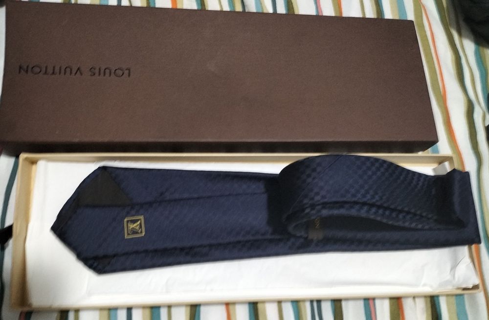 Gravata Louis Vuitton azul marinho nova