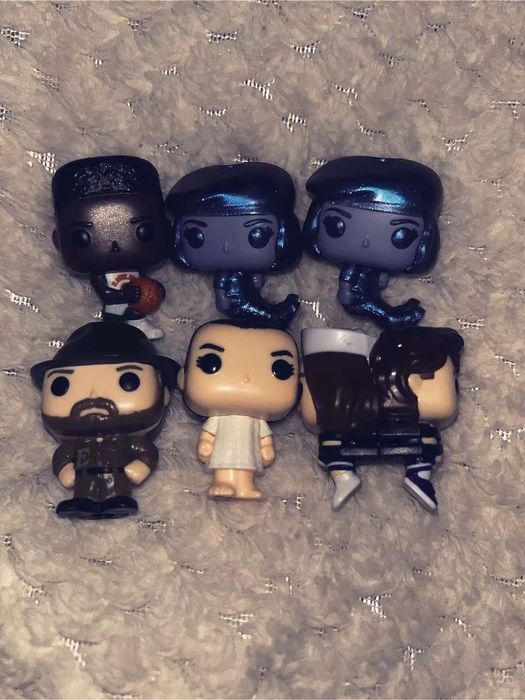 фигурки очень странные дела