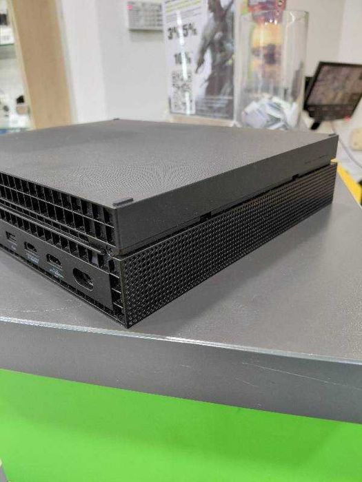 Ігрова консоль Microsoft Xbox One X (1787) 1Tb