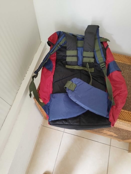 Mochila de campismo colorida e reforçada