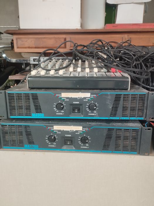 Vendo  mesa de som e 4 amplificadores