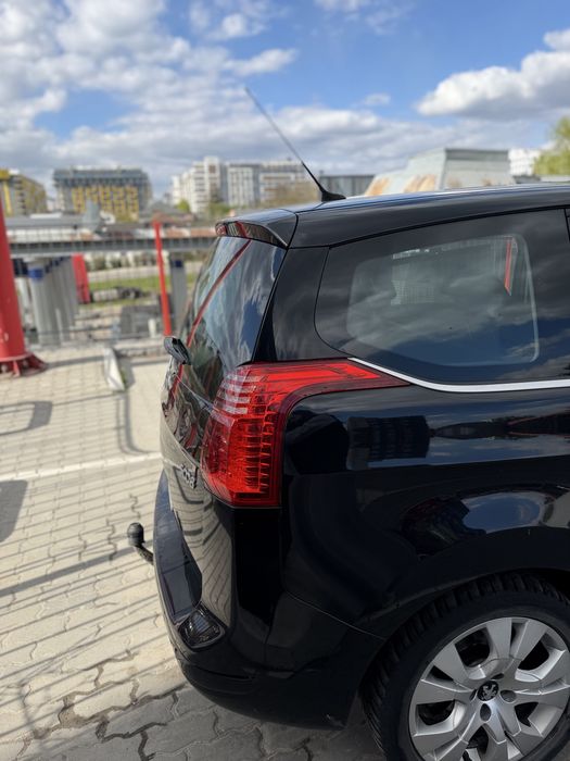 Продаж авто Peugeot 5008