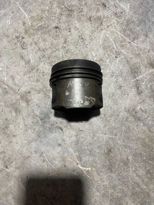 Поршень Mercedes-Benz OM603 3.0 Turbo дизель