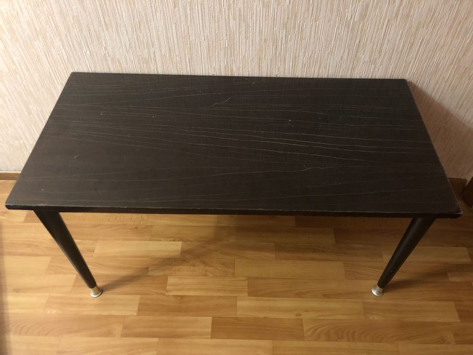 Стол из натурального дерева
