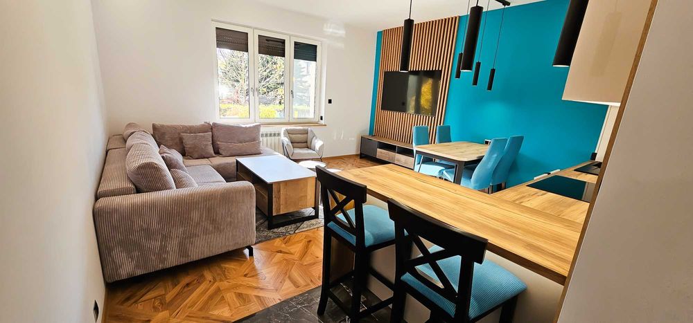 Ekskluzywne  Mieszkanie w centrum  63m2 ( 3 pokoje, kuchnia, łazienka)