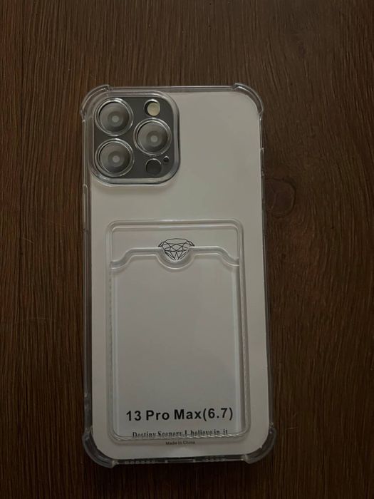Чехлы и защитное стекло на iPhone 13 Pro Max