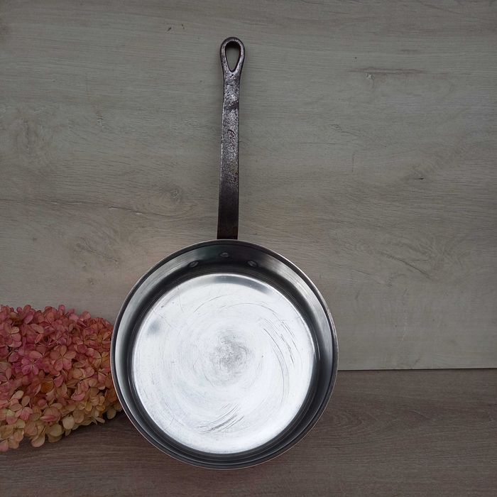 Duża miedziana głęboka patelnia poj. 2,5 litra - sygnowana