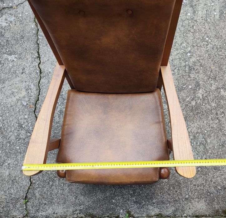 Caldeirão em madeira maciça e couro sintético