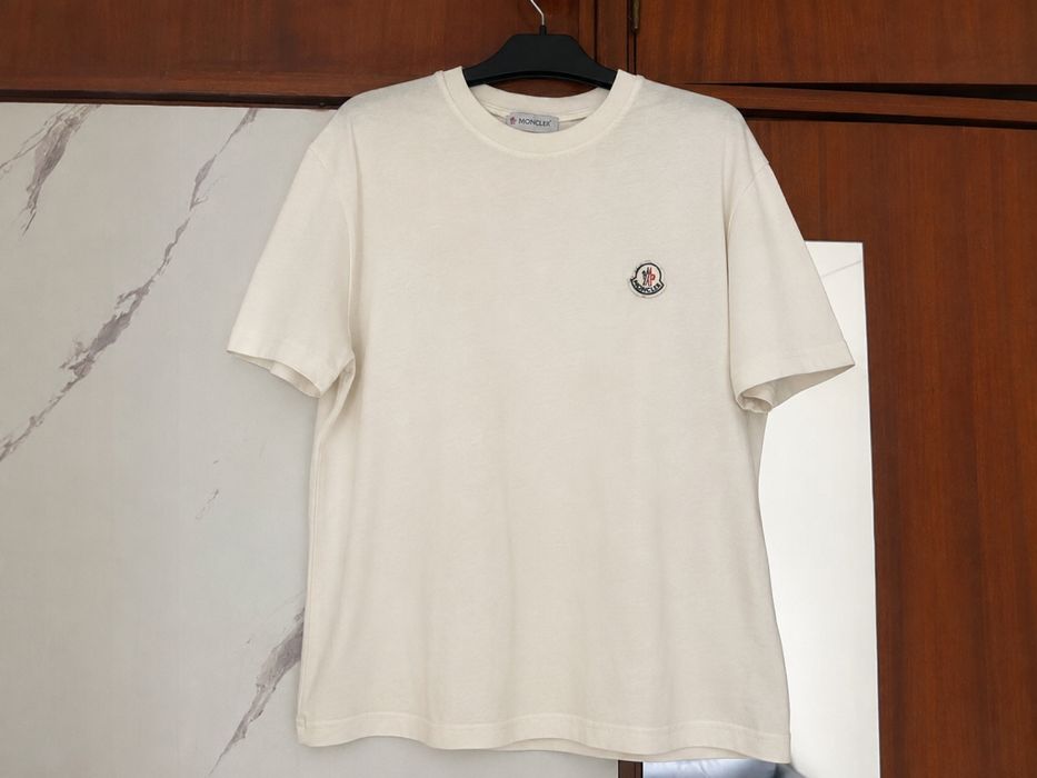 Moncler Logo Patch T-Shirt Branca