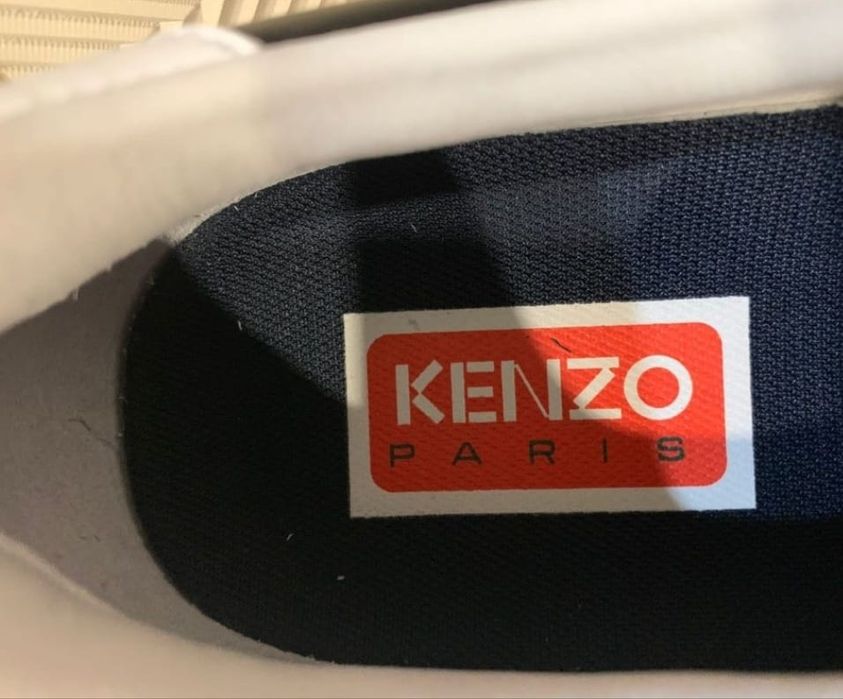 Sapatilhas KENZO. Couro. Tamanhos 43-44. 300€