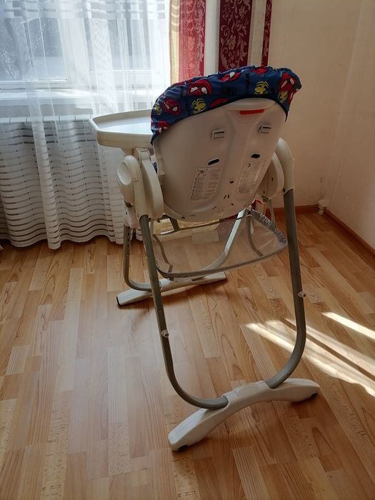 Дитяче крісло для годування