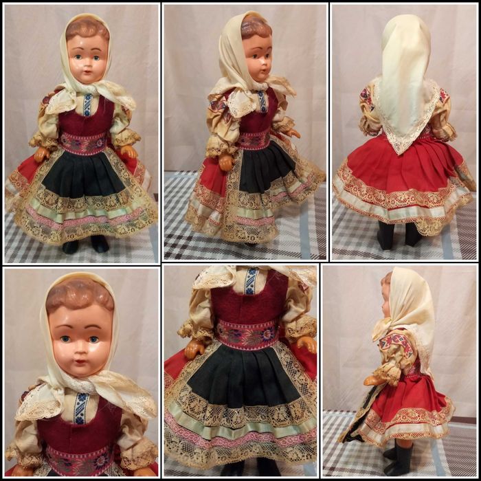Колекційні ляльки Lidovа tvorba(Чехослов.) та сувенірна Eros Італія