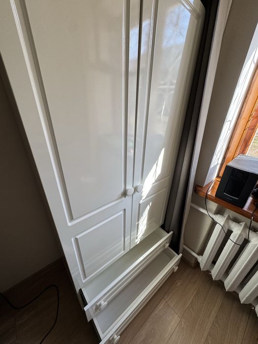 Продам білу шафу