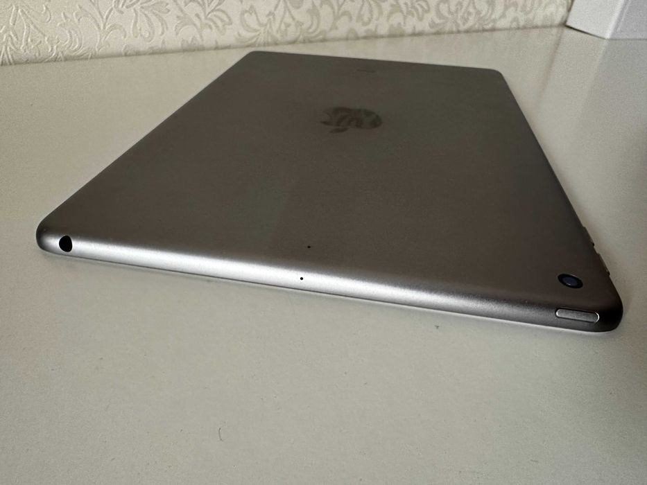 Планшет Apple iPad 32Gb Wi -Fi A1893 6 генерація