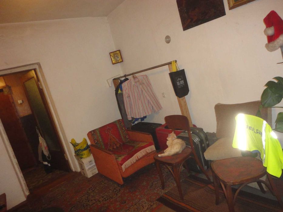 окрема кімната в оренду 20кв.м та гараж 25кв. м. в селі в будинку.