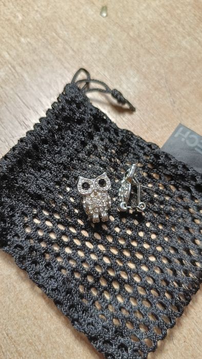 Сережки, перстні, підвіски та броши