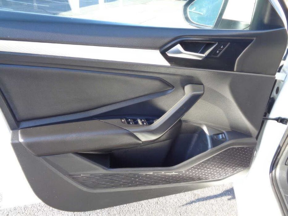 Volkswagen Jetta      2018