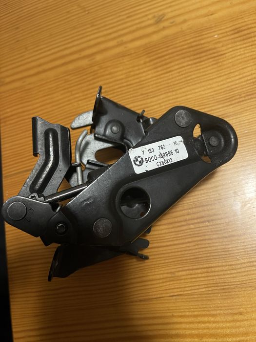 Bmw f10 f20 f30 петля правая, замок капота 7 183 762 10
