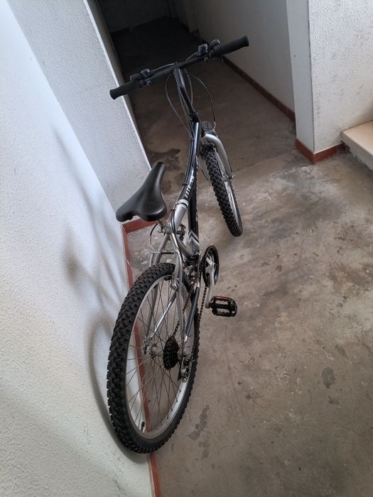 55€ bicicleta roda 24 pegar e andar tudo ok