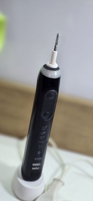 Szczoteczka elektryczna Oral-B Genius