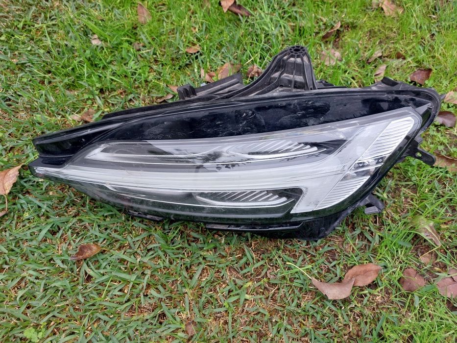 Farol esquerdo volvo v60 2022
