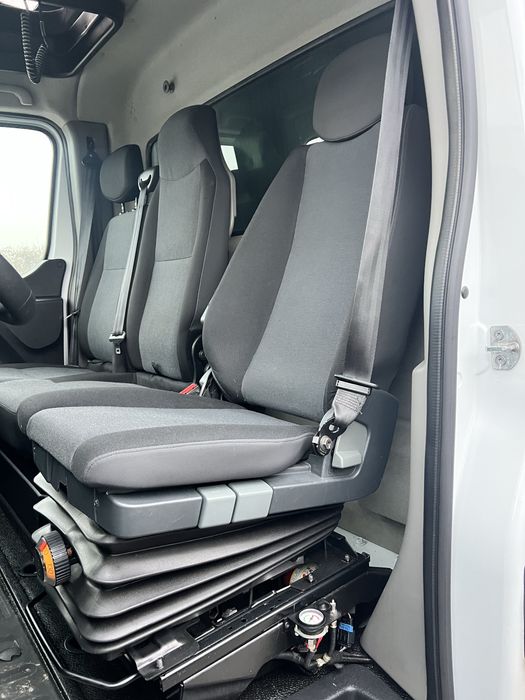 Renault Master вантажне авто  в оренду з правом викупу ,тентовані