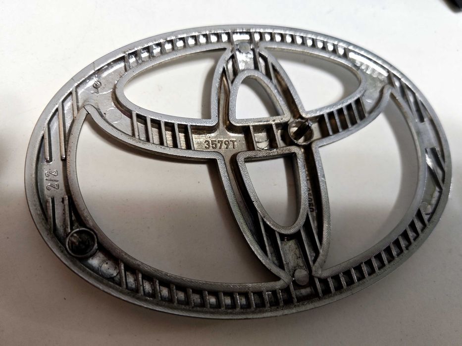3579T toyota AVENSIS D-4D T25  значок та напис