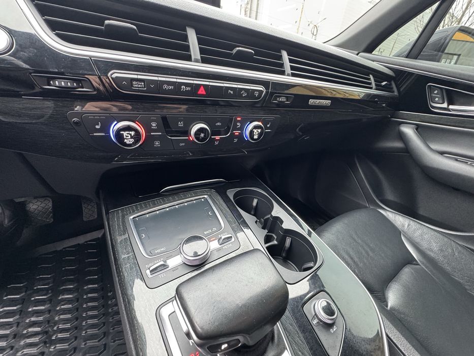 Продам Audi Q7 7 мест