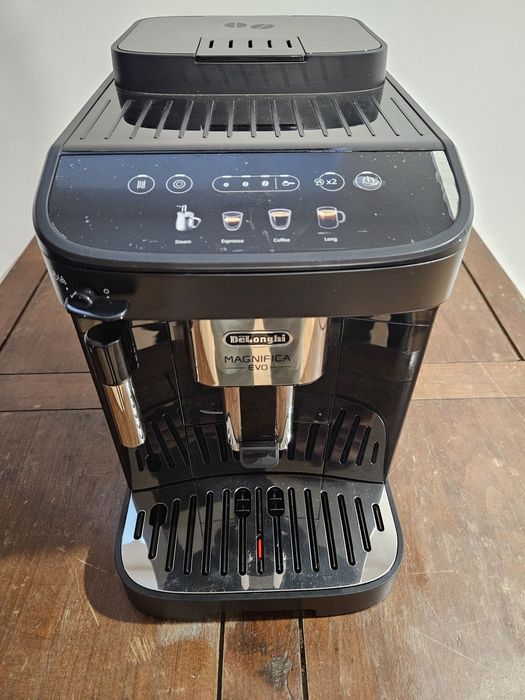 Máquina Café Delonghi Magnifica Evo - Nova c/garantia