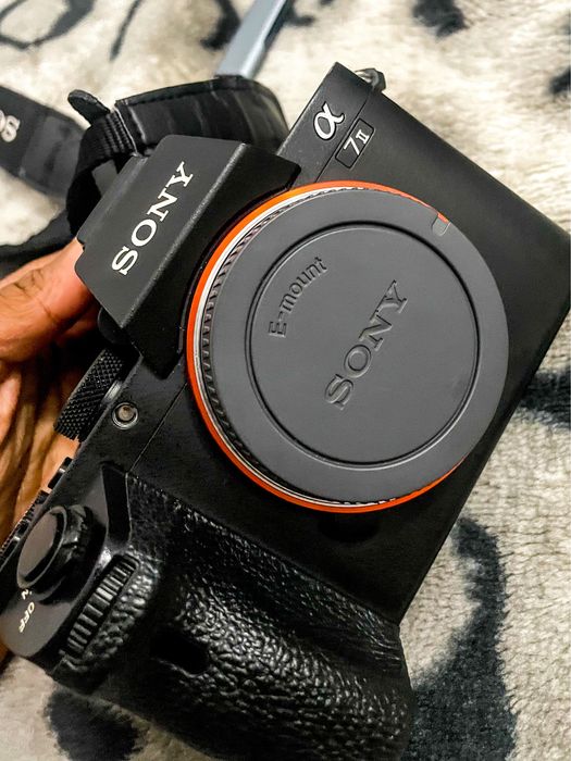 Sony A7 II Full-Frame + 2 Baterias + Carregador