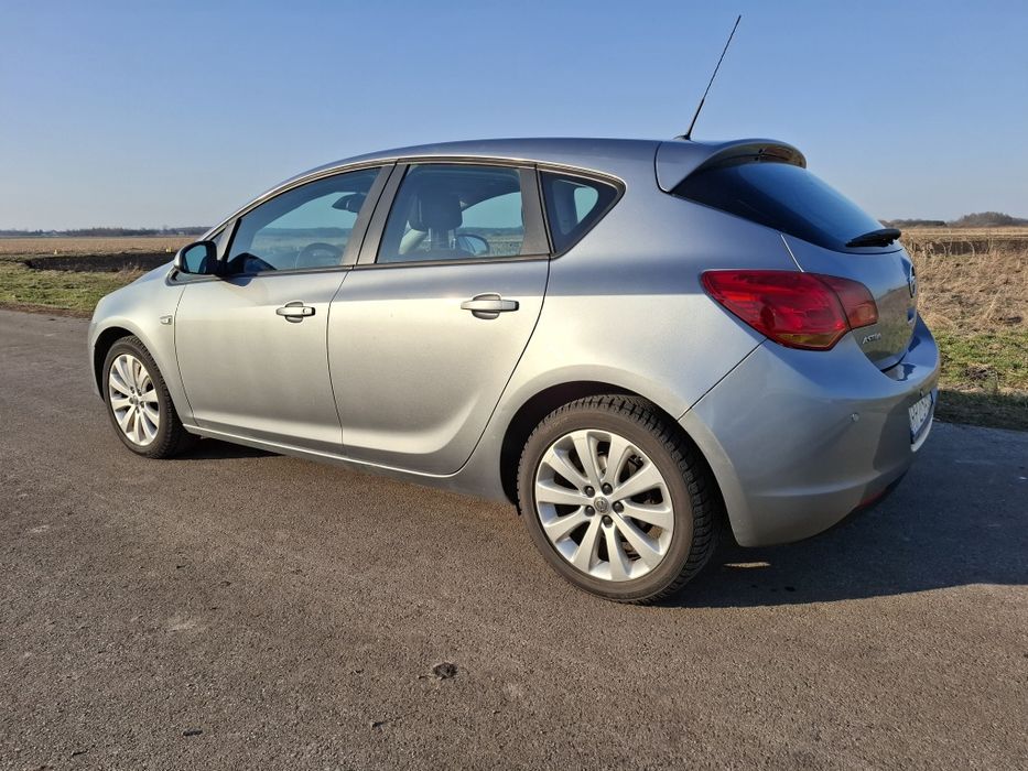 Samochód Opel Astra J