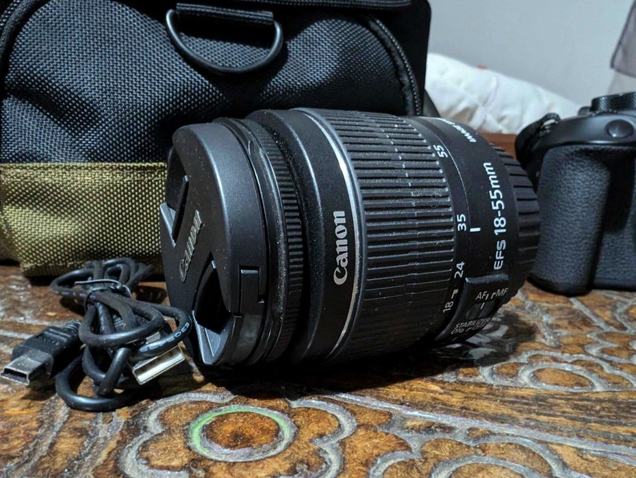 Máquina fotográfica Canon EOS 1300D