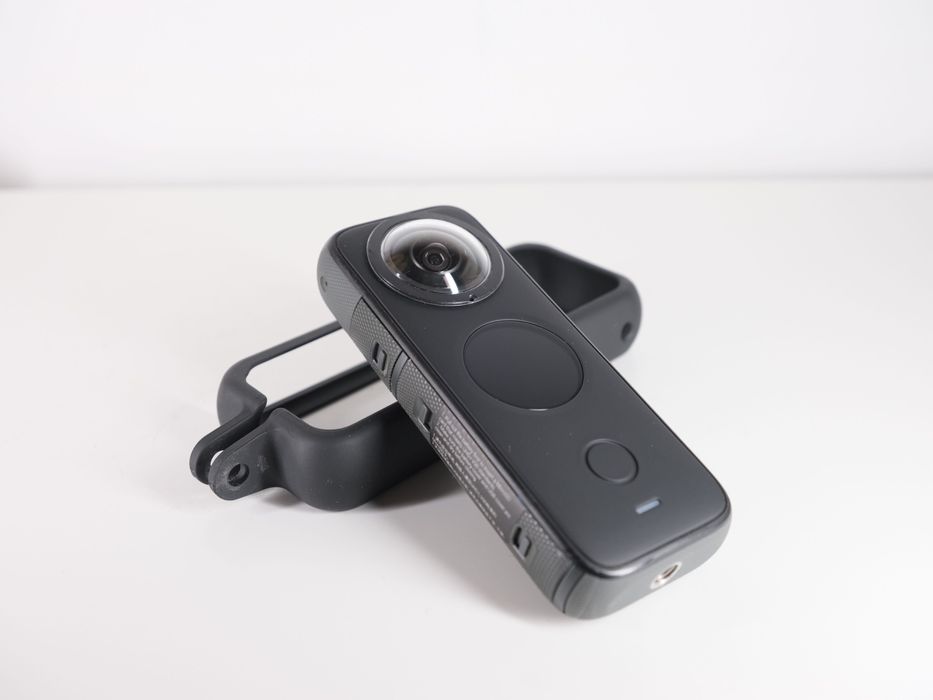 Insta360 ONE X2 + Insta360 2-in-1 Invisible Selfie Stick + Tripod