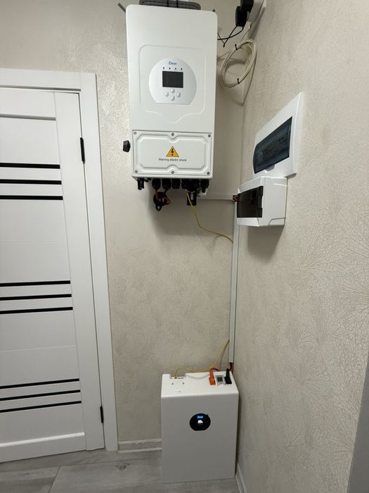 Гібридний інвертор Deye SUN-6K-SG05LP1-EU WiFi