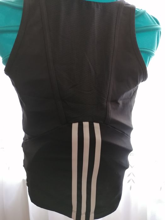 Top Desportivo preto Adidas tam. 36 ou S